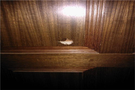 木质门框被虫蛀图片图片